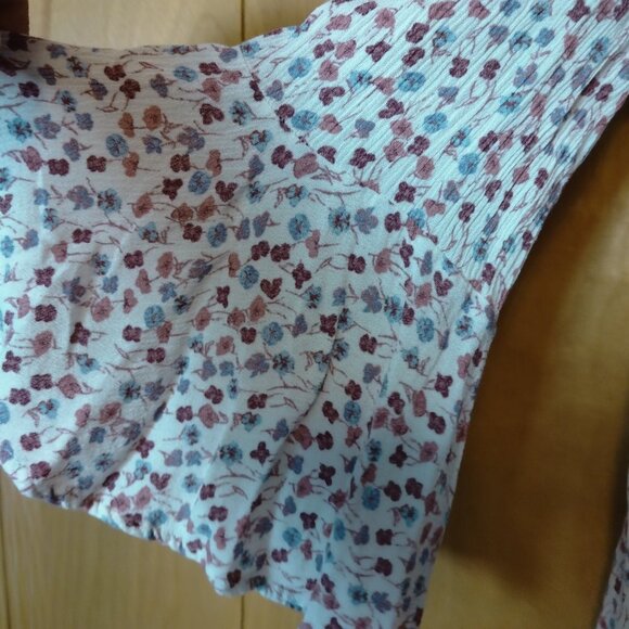 MOSSIMO WOMEN'S SMALL BELL SLEEVE FLORAL PULLOVER BLOUSE WITH TIE WAIST - Picture 3 of 5